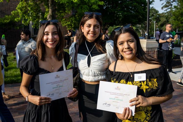 Jazmin Romo, Frida Rodriguez, Leslie Romo